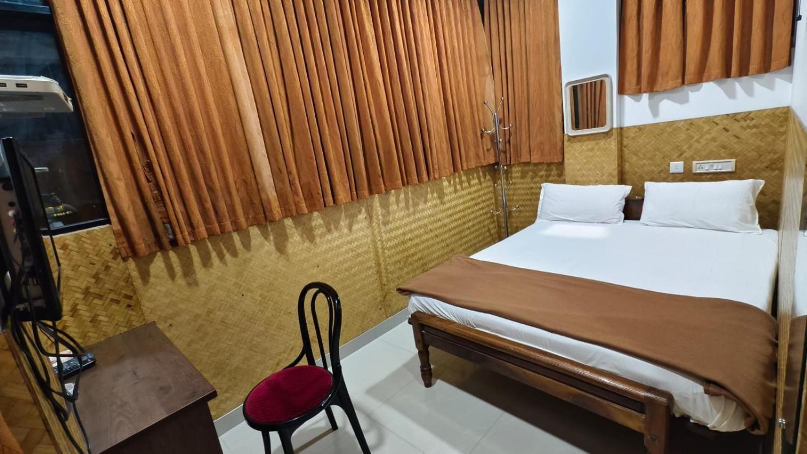 Hotel Dolphin Residency Thekkady Zewnętrze zdjęcie
