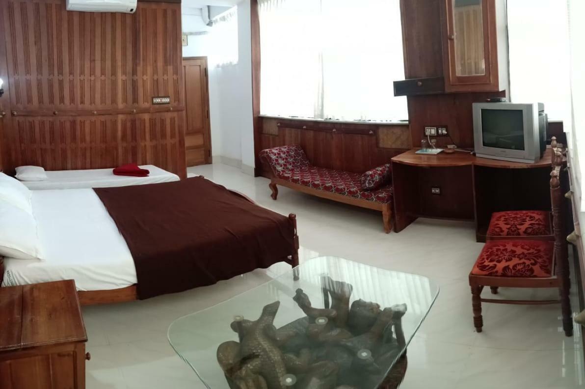 Hotel Dolphin Residency Thekkady Zewnętrze zdjęcie